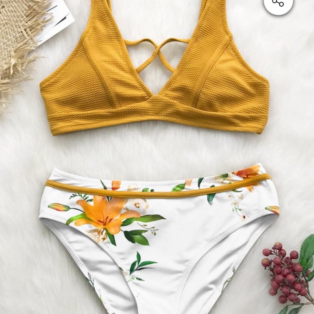 Cupshe Sunny Bay floral bikini size small